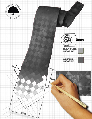Proces powstawania krawata z tkanym logo