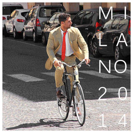 Milano na rowerze w krawacie