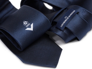 krawat z tkaną metką z logo 2